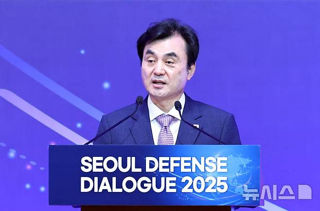 [서울=뉴시스] 최진석 기자 = 안규백 국방부 장관이 9일 오전 서울 중구 소공동 롯데호텔에서 열린 2025 서울안보대화 개회식에서 개회사를 하고 있다. 2025.09.09. myjs@newsis.com