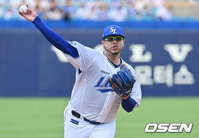 [OSEN=대구, 이석우 기자] 25일 대구삼성라이온즈파크에서 2025 신한 SOL 뱅크 KBO 리그 삼성 라이온즈와 한화 이글스의 경기가 열렸다. 홈팀 삼성은 후라도가, 방문팀 한화는 와이스가 선발 출전했다. 삼성 라이온즈 선발 투수 후라도가 역투하고 있다. 2025.06.25 / foto0307@osen.co.kr