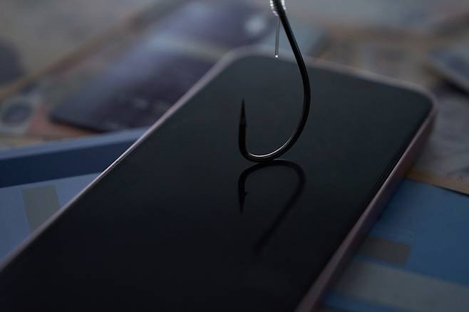 최근 5년간 국내 은행에서 보이스피싱에 악용된 계좌가 15만 개를 넘어서는 등 금융보안 취약성이 드러나고 있다. 게티이미지뱅크