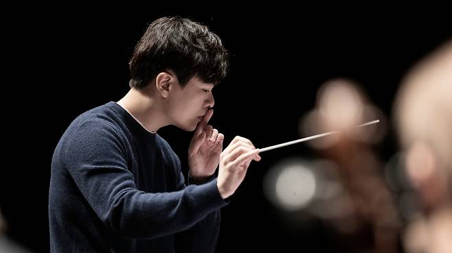 아시안 현대 심포니 오케스트라 지휘자 윌슨 옹