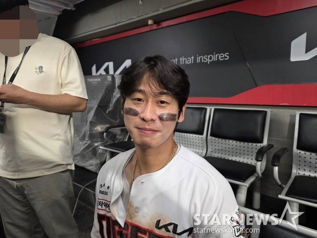 KIA 박찬호가 10일 광주 삼성전을 승리로 이끈 뒤 취재진과 인터뷰에 응하고 있다. /사진=김동윤 기자