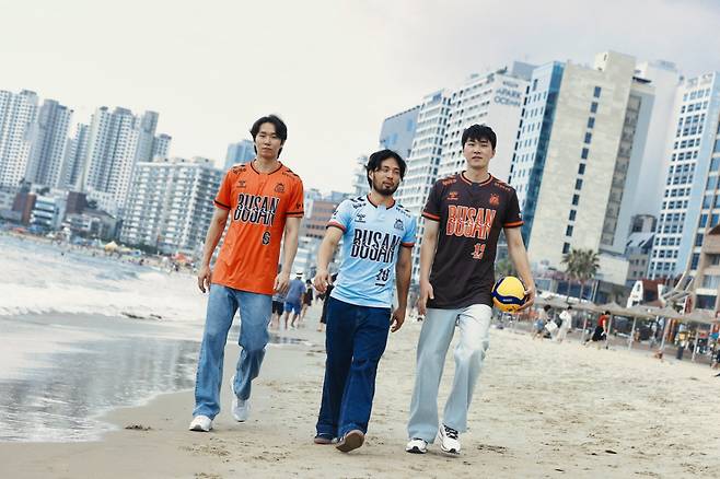 남자프로배구 OK저축은행의 2025~2026시즌 유니폼. /사진=OK저축은행 배구단 제공