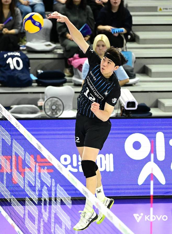 현대캐피탈 선수 시절 공격하는 전광인 [한국배구연맹 제공. 재판매 및 DB 금지]
