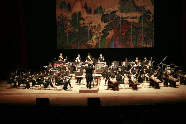 영남국악관현악단(지휘 김현호)