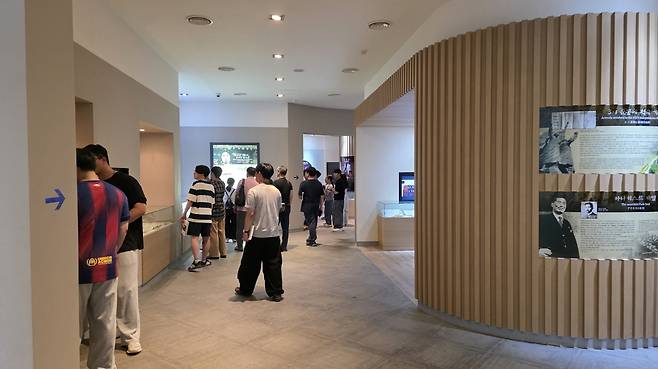 충북대학교 사학과 학생 80명이 박열의사기념관을 관람하는 모습. /박열의사기념관 제공