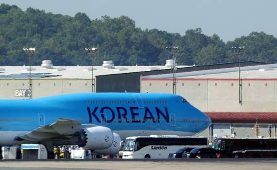 미국 이민 당국에 구금됐다가 풀려난 한국인 근로자들이 탑승한 대한항공 전세기. 〈사진=연합뉴스〉