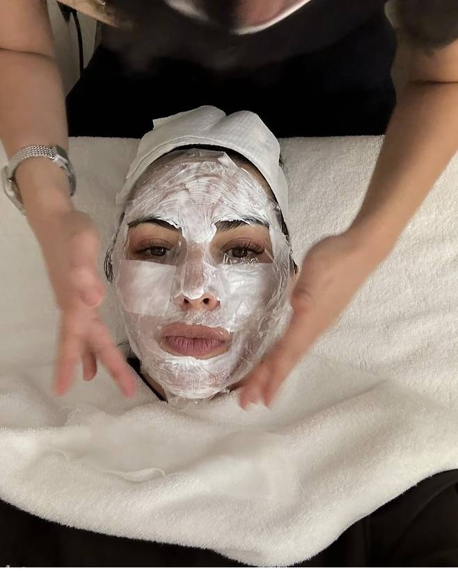 지난 8월 한국에서 피부과를찾은 킴 카다시안. (카다시안 인스타그램)