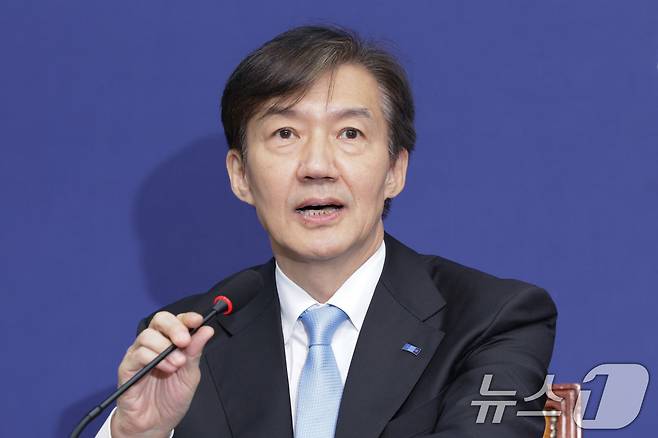 조국 조국혁신당 혁신정책연구원장이 지난 1일 오전 서울 여의도 국회에서 열린 조국혁신당 최고위원회의에서 발언하고 있다. 2025.9.1/뉴스1 ⓒ News1 신웅수 기자