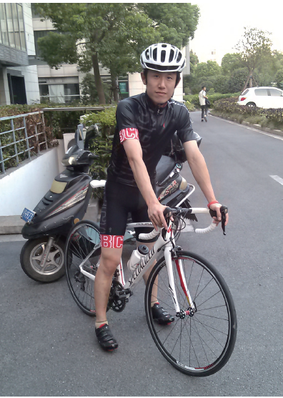 2013년 상하이 자전거 상점에서 일할 때 모습./ 사진 후안옌