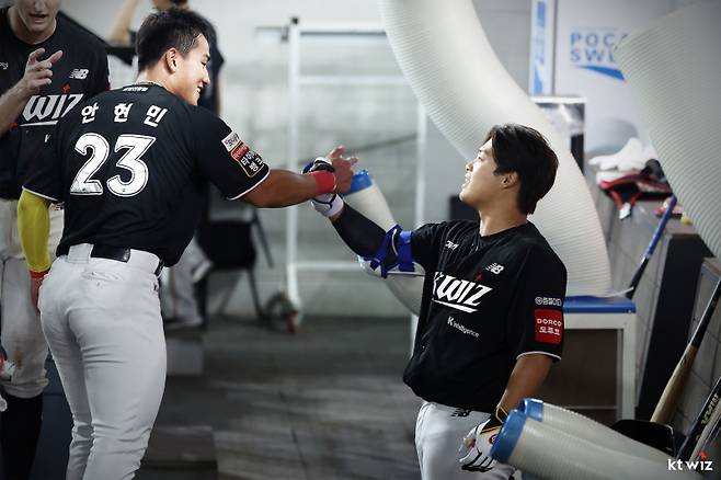 KT 안현민-강백호. KT 제공