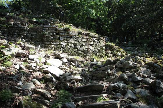 왜구의 침입을 막기 위해 쌓은 다대산성.