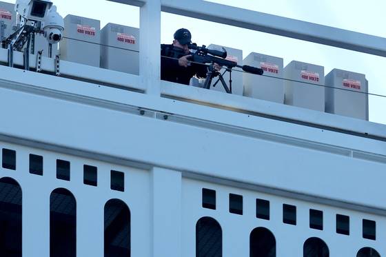 11일(현지시간) 도널드 트럼프 미국 대통령의 미국 뉴욕 양키스 스타디움 방문에 앞서 경기장 곳곳에는 저격수가 배치됐다. 연합뉴스
