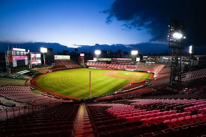 라쿠텐 야구장 야경./제공=라쿠텐 이글스