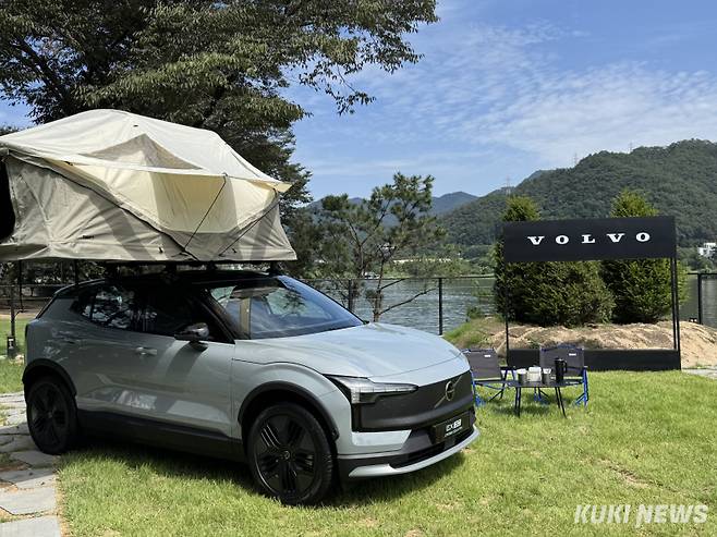 볼보의 EX30 CC 모델은 볼보 순수 전기차 중 최초로 이름에 크로스컨트리가 들어간 SUV다.&nbsp;김수지 기자&nbsp;