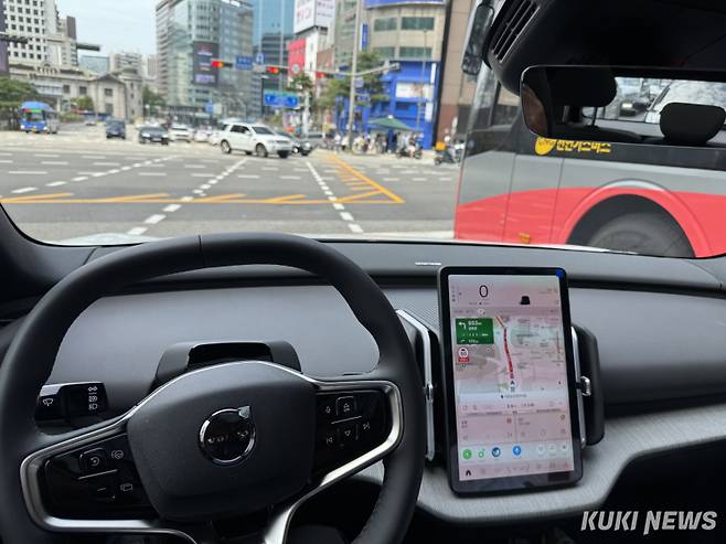 EX30 CC에는 태블릿 크기의 디스플레이가 탑재돼 있다. 김수지 기자&nbsp;