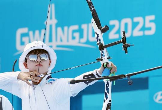 안산의 10일 혼성 단체전 경기 장면. 사진[연합뉴스]