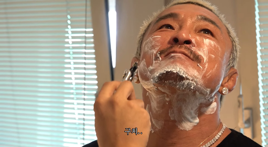 추성훈이 배우 아유미의 14개월 딸 세아 돌봄에 도전하며 ‘훈훈 아빠 모드’로 변신했다.사진=유튜브 채널 ‘추성훈’