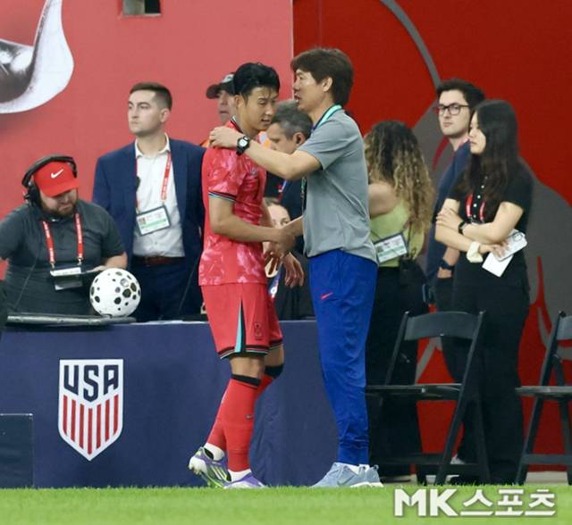 한국 축구 대표팀 주장 손흥민, 홍명보 감독. 사진(해리슨 미국)=고홍석 통신원