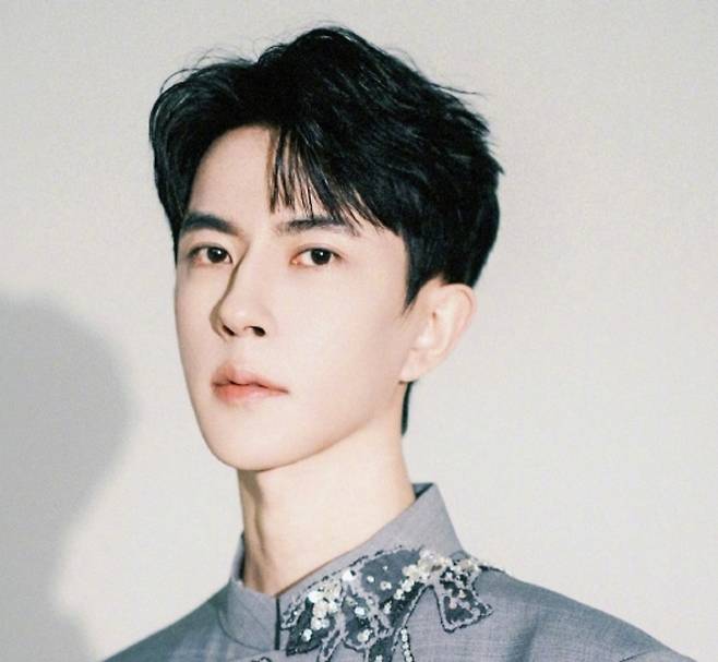 중국 배우 우몽롱(위멍롱·37)이 추락사했다는 소식이 전해졌다./사진=우몽롱 SNS