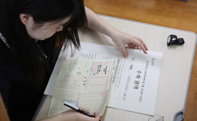 2026학년도 대학수학능력시험 9월 모의평가 시험을 치르고 있는 학생. 연합뉴스