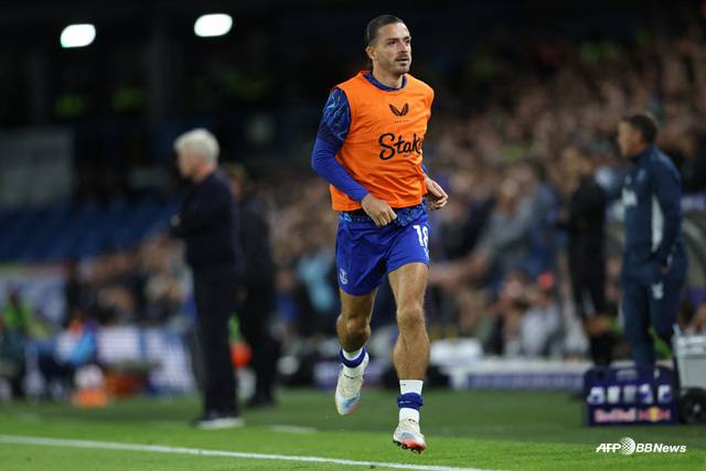 경기 전 몸을 푸는 잭 그릴리시. /AFPBBNews=뉴스1