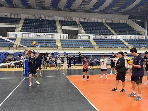 OK저축은행의 중고교 선수 초청 배구교실 장면 [OK저축은행 배구단 제공. 재판매 및 DB 금지]