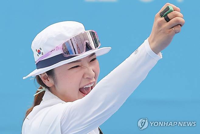 강채영 세계챔피언 우뚝 (광주=연합뉴스) 김성민 기자 = 12일 광주 동구 국립아시아문화전당 5·18민주광장에서 열린 2025 세계양궁선수권대회 리커브 여자 개인전 결승에서 승리한 강채영이 기뻐하고 있다. 2025.9.12 ksm7976@yna.co.kr