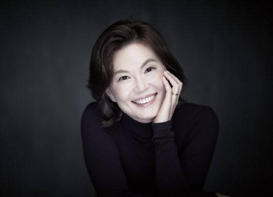 양소영 법무법인 숭인 대표 변호사. △25년 가사변호사 △한국여성변호사회 부회장 △사단법인 칸나희망서포터즈 대표 △전 대한변협 공보이사 △‘인생은 초콜릿’ 에세이, ‘상속을 잘 해야 집안이 산다’ 저자 △YTN 라디오 ‘양소영변호사의 상담소’ 진행 △EBS 라디오 ‘양소영의 오천만의 변호인’ 진행 △MBN 한 번쯤 이혼할 결심, KBS 무엇이든 물어보세요. (사진=강영호)