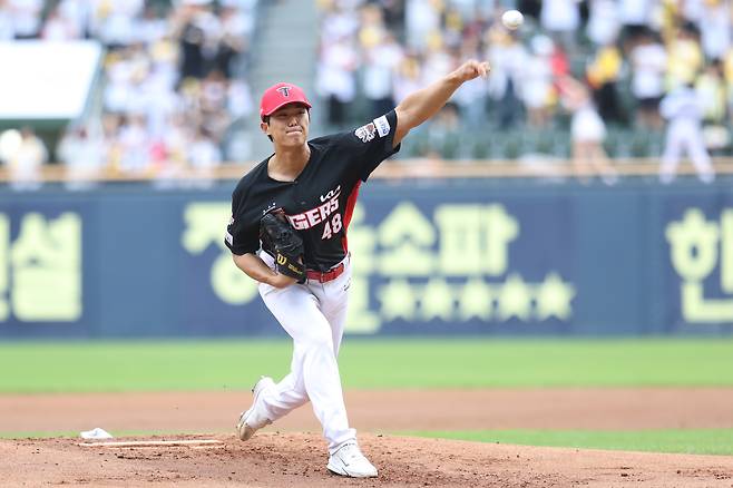 KIA 타이거즈 투수 이의리가 13일 열린 KBO리그 잠실 LG 트윈스전에서 역투를 펼쳤다. (KIA 타이거즈 제공)