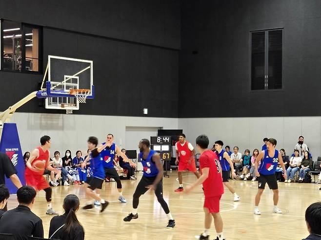 현대모비스가 13일 일본 후쿠오카에서 후쿠오카와 평가전을 치르고 있다. 사진 | 울산 현대모비스