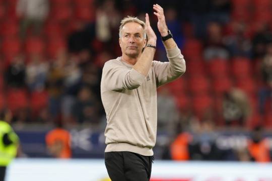 레버쿠젠 데뷔승 올린 히울만 감독. 사진[EPA=연합뉴스]