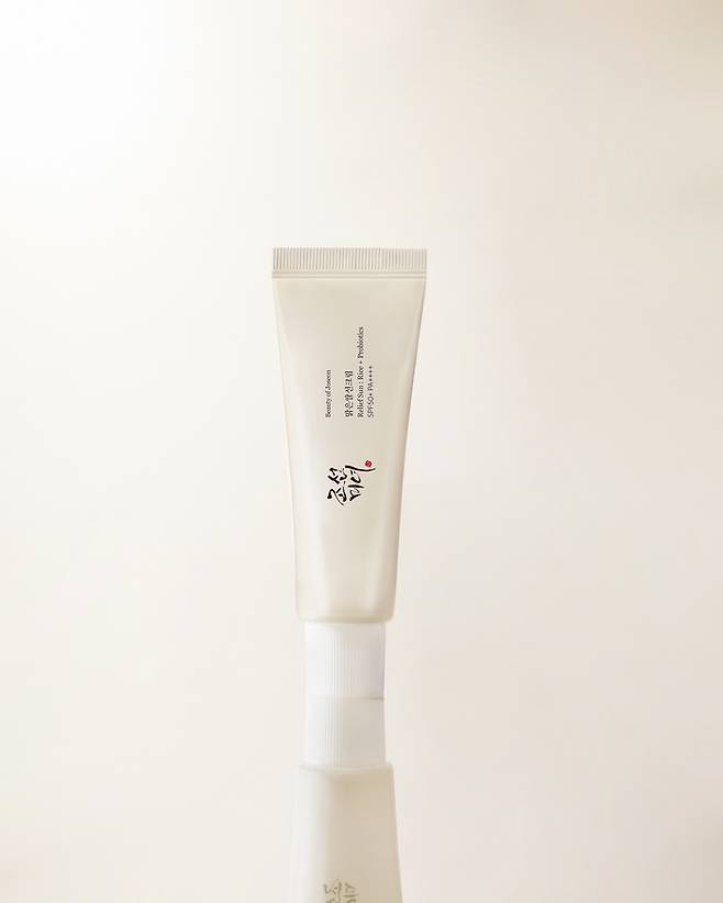 ‘조선미녀’가 2021년 출시한 ‘맑은쌀선크림’. 이 제품은 2023년부터 아마존 선케어 제품군에서 계속 상위권을 차지하고 있다. <구다이글로벌>