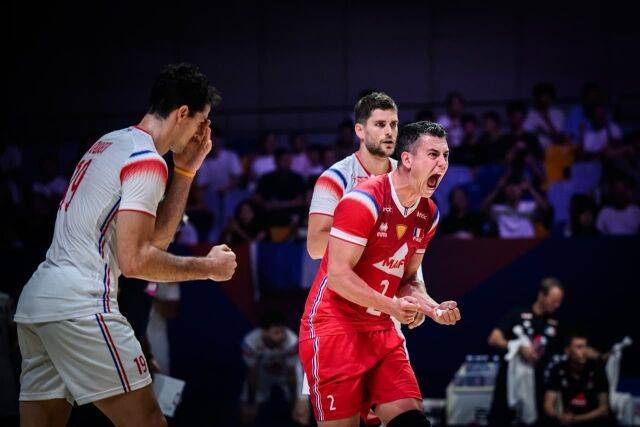 포효하는 제니아 그레베니코프(2번)./FIVB