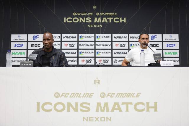 디디에 드로그바와 리오 퍼디난드/FAphots