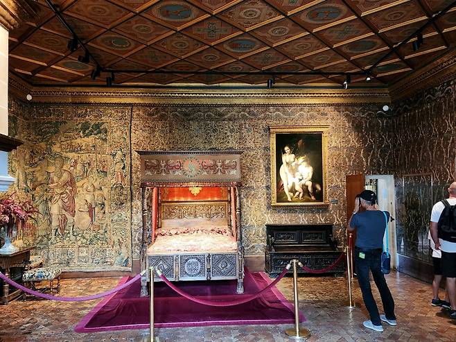 카트린의 침실.