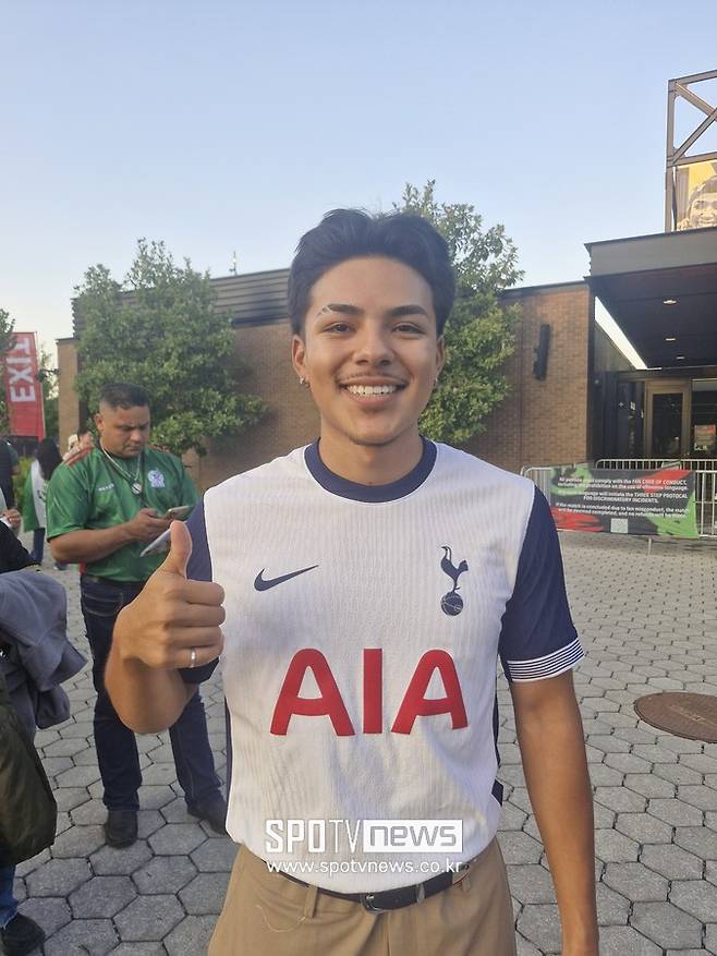 ▲ 손흥민을 응원하는 멕시코 팬 '라울' ⓒ장하준 기자