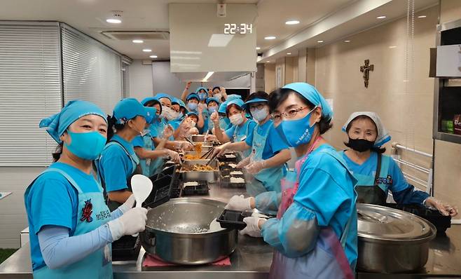 임영웅 팬클럽 영웅시대밴드(나눔 모임), 77번째 쪽방촌 도시락 봉사..감사패