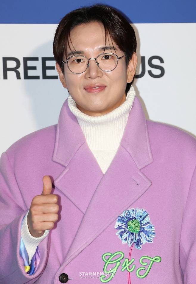 (서울=뉴스1) 권현진 기자 = 방송인 장성규가 6일 서울 중구 동대문디자인플라자(DDP)에서 열린 ‘2025 F/W서울패션위크’ ‘그리디어스’ 컬렉션에 참석해 포즈를 취하고 있다. 2025.2.6/뉴스1  Copyright (C) 뉴스1. All rights reserved. 무단 전재 및 재배포,  AI학습 이용 금지. /사진=(서울=뉴스1) 권현진 기자