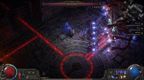 '패스 오브 엑자일 2'의 보스전 [게임 화면 캡처]