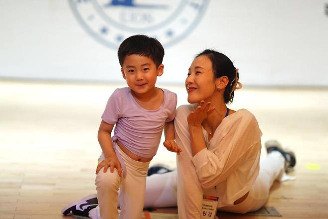 한지호군(왼쪽)과 안원경 원장 [촬영 이동칠]