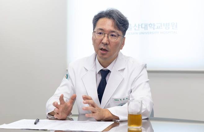 박종하 울산대학교병원장이 본지와의 인터뷰에서 환자 중심, 최고의 의료품질 토대 등 비전을 밝히고 있다. 최지원 기자