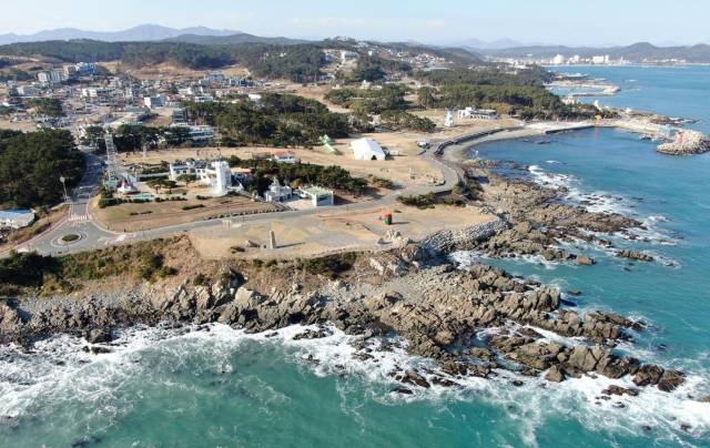 간절곶 등대와 주변시가지 전경. 울산시 제공