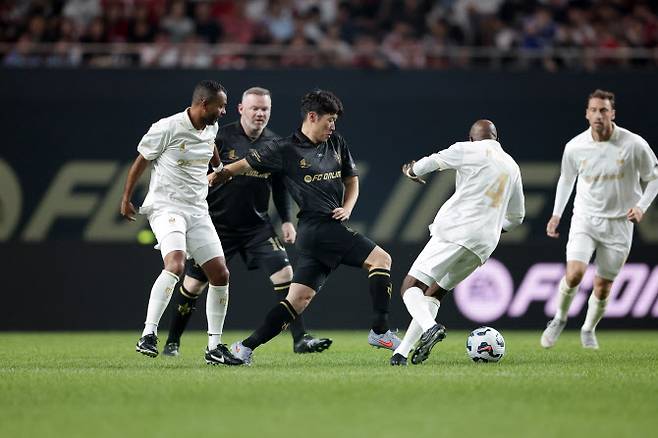 박지성이 14일 서울월드컵경기장에서 열린 2025 넥슨 아이콘매치에서 경기하고 있다. 사진=넥슨