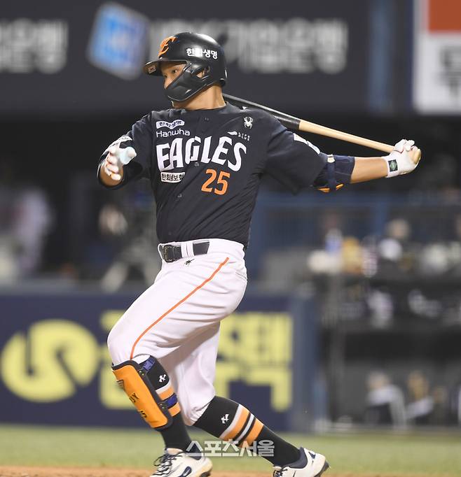 한화 김태연이 서울 잠실구장에서 열린 2025 KBO리그 두산과 경기 8회초 안타를 치고 있다. 잠실 | 최승섭기자 thunder@sportsseoul.com