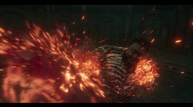 드라마 '트웰브' 7화에서 천사 ‘미르’와 인간 ‘오귀’의 수천 년 전 비극적 사랑 이야기가 공개됐다. ‘미르’와 영원히 함께하려는 욕망으로 악의 힘을 택했던 ‘오귀’의 선택이 두 사람을 갈라놓은 것. 현재, 지옥문을 열어 강력해진 ‘사민’은 ‘미르’를 쓰러뜨리고 과거에 죽었던 4명의 천사를 부활시켜 수하로 삼았다. 옛 동료와 싸워야 하는 절체절명의 위기 속, ‘태산’을 비롯한 천사들이 마지막 결전을 준비하며 최종화에 대한 기대감을 높였다.