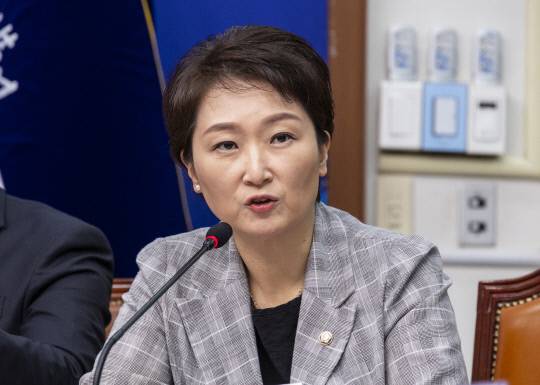 이언주 더불어민주당 최고위원이 지난 10일 국회에서 열린 최고위원회 회의에서 발언하고 있다. 연합뉴스