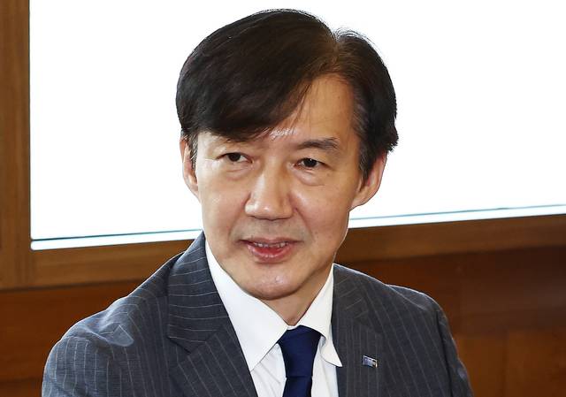 조국 조국혁신당 비상대책위원장이 지난 4일 서울 종로구 조계사를 방문, 총무원장 진우스님을 예방하고 있다. [연합뉴스]