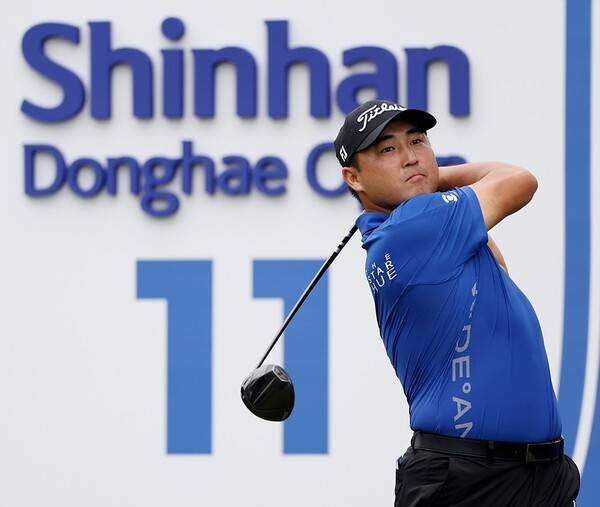 2025년 한국프로골프(KPGA) 투어, 아시안투어, 일본프로골프투어(JGTO) 공동 주관의 제41회 신한동해오픈 우승을 차지한 이태훈(캐나다) 프로. 사진제공=KPGA