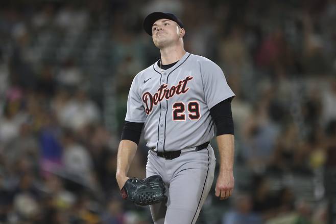 <yonhap photo-4044="">큰 부상을 피한 것으로 확인된 디트로이트 에이스 타릭 스쿠발. [AP=연합뉴스]</yonhap>