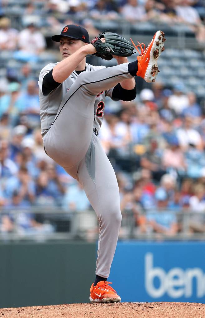 <yonhap photo-1315=""> KANSAS CITY, MISSOURI - AUGUST 31: Starting pitcher Tarik Skubal #29 of the Detroit Tigers pitches during the first inning of the game against the Kansas City Royals at Kauffman Stadium on August 31, 2025 in Kansas City, Missouri. Jamie Squire/Getty Images/AFP (Photo by JAMIE SQUIRE / GETTY IMAGES NORTH AMERICA / Getty Images via AFP)/2025-09-01 03:40:04/ <저작권자 ⓒ 1980-2025 ㈜연합뉴스. 무단 전재 재배포 금지, AI 학습 및 활용 금지></yonhap>